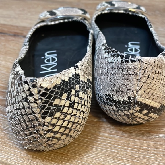 Calvin Klein SnakeSkin flats- adorable - size 6.5 - Picture 4 of 7